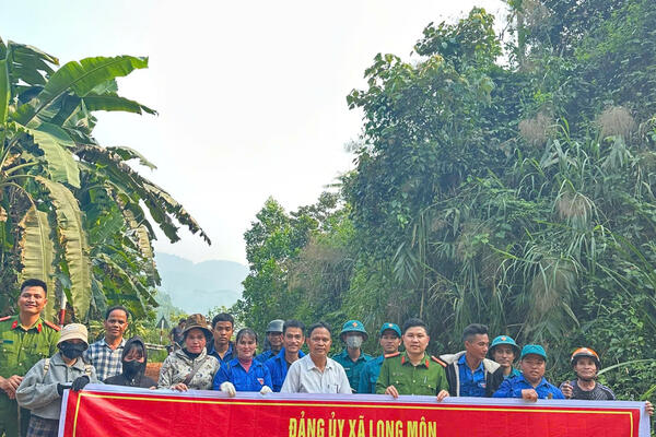 Đối thoại trực tiếp giữa Bí thư đảng ủy xã Long Môn với nhân dân thôn Cà Xen, tăng cường công tác dân vận